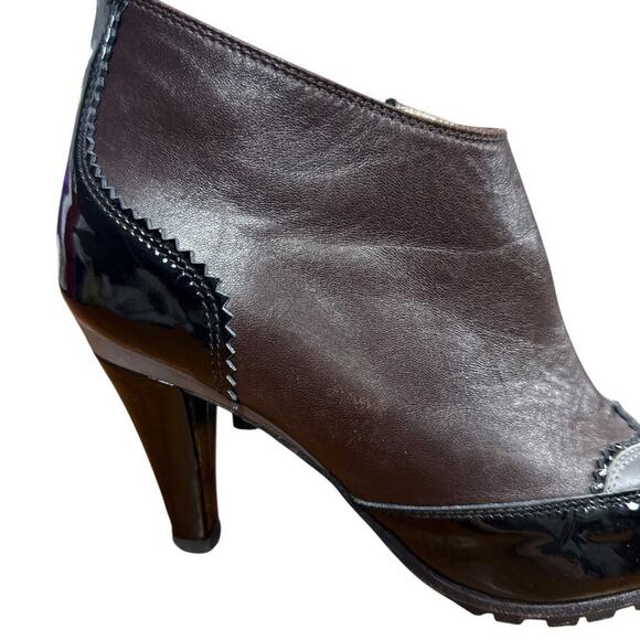 Taryn Rose Brown Black Wingtip Leather Ankle Boots Booties Heels Shoes 38.5 8.5 - Picture 12 of 16